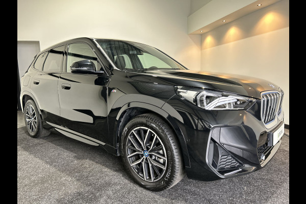 BMW iX1 xDrive30 67 kWh M Sport Edition | Panoramadak | Sportstoelen Soh (batterijcheck) Waarde 97,8 %