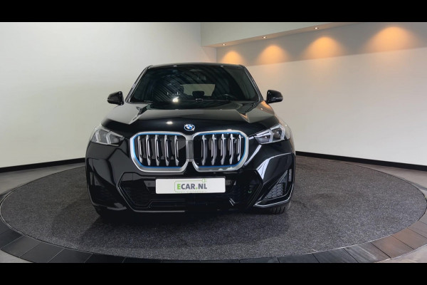 BMW iX1 xDrive30 67 kWh M Sport Edition | Panoramadak | Sportstoelen Soh (batterijcheck) Waarde 97,8 %