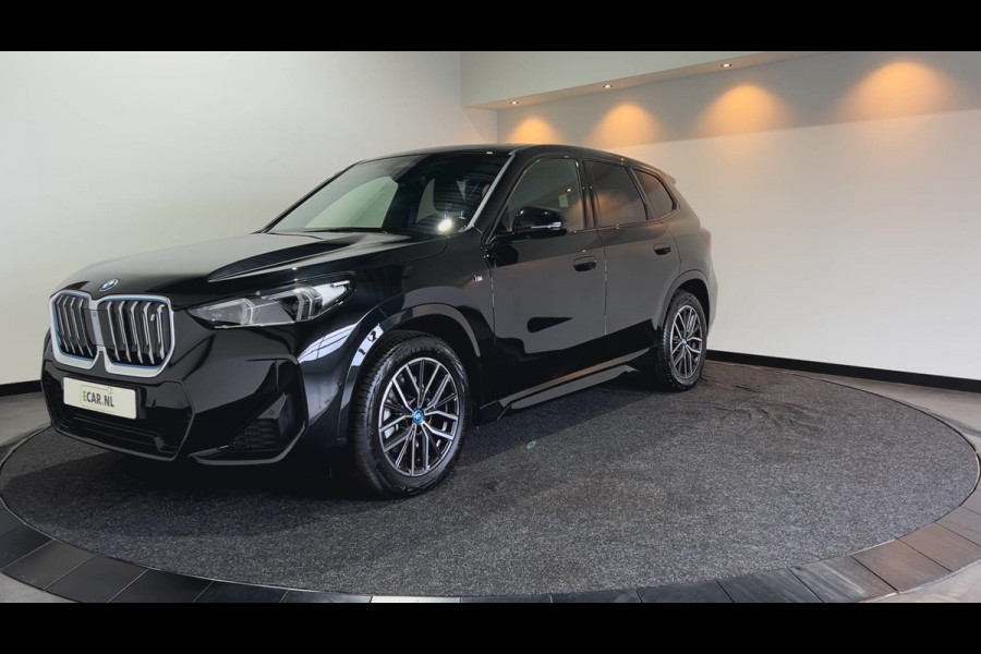 BMW iX1 xDrive30 67 kWh M Sport Edition | Panoramadak | Sportstoelen Soh (batterijcheck) Waarde 97,8 %