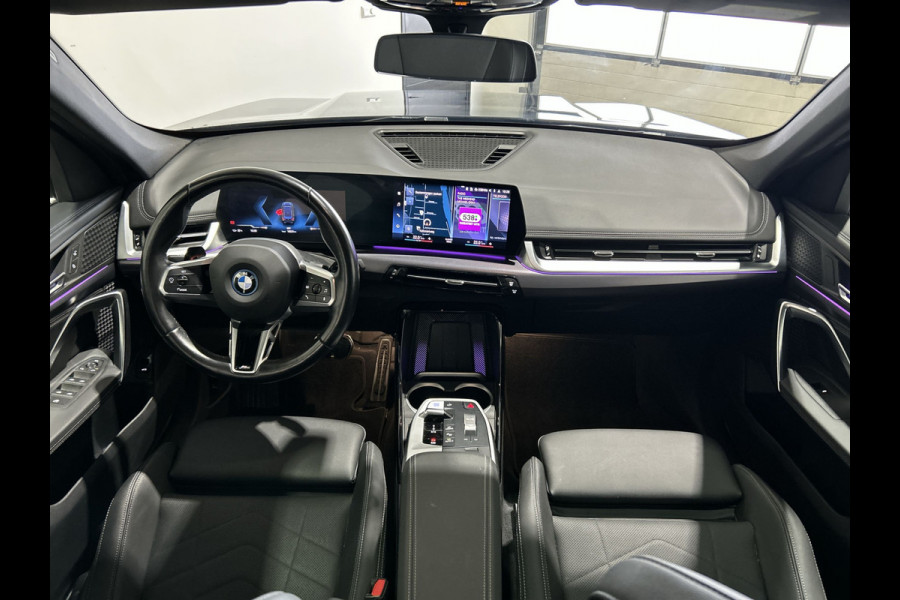 BMW iX1 xDrive30 67 kWh M Sport Edition | Panoramadak | Sportstoelen Soh (batterijcheck) Waarde 97,8 %