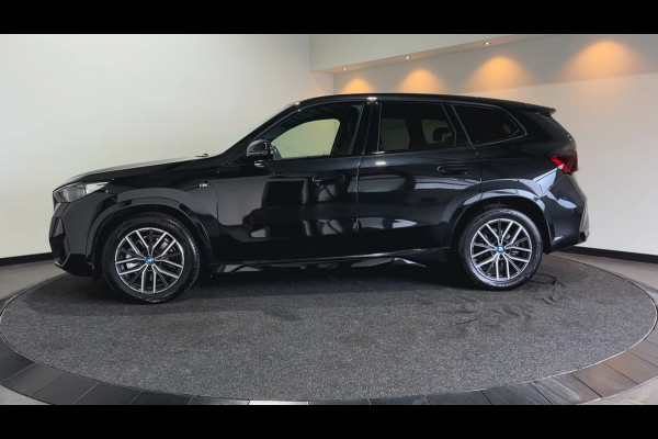 BMW iX1 xDrive30 67 kWh M Sport Edition | Panoramadak | Sportstoelen Soh (batterijcheck) Waarde 97,8 %