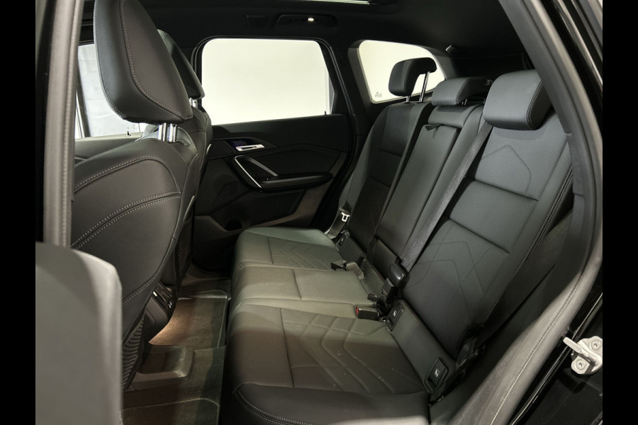 BMW iX1 xDrive30 67 kWh M Sport Edition | Panoramadak | Sportstoelen Soh (batterijcheck) Waarde 97,8 %