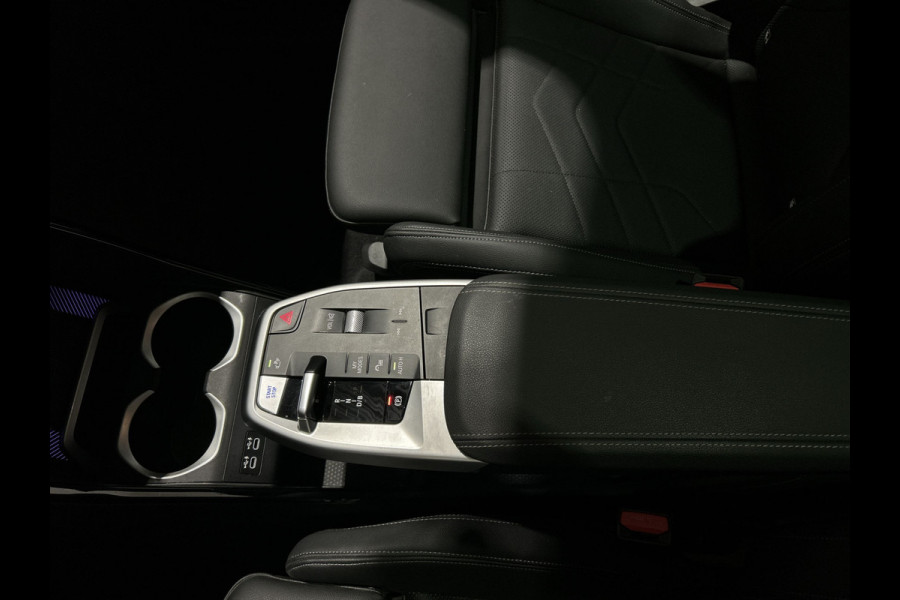 BMW iX1 xDrive30 67 kWh M Sport Edition | Panoramadak | Sportstoelen Soh (batterijcheck) Waarde 97,8 %