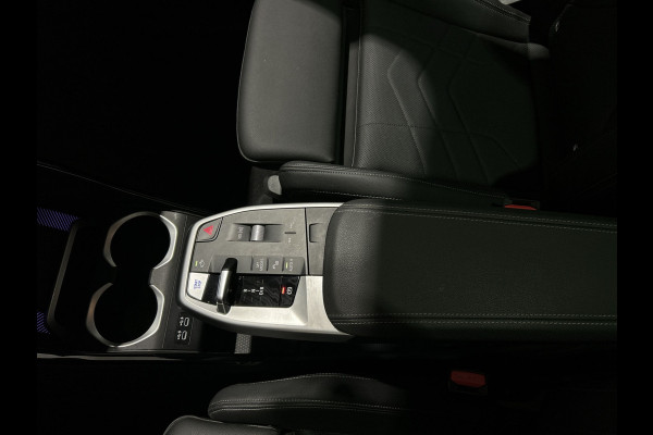 BMW iX1 xDrive30 67 kWh M Sport Edition | Panoramadak | Sportstoelen Soh (batterijcheck) Waarde 97,8 %