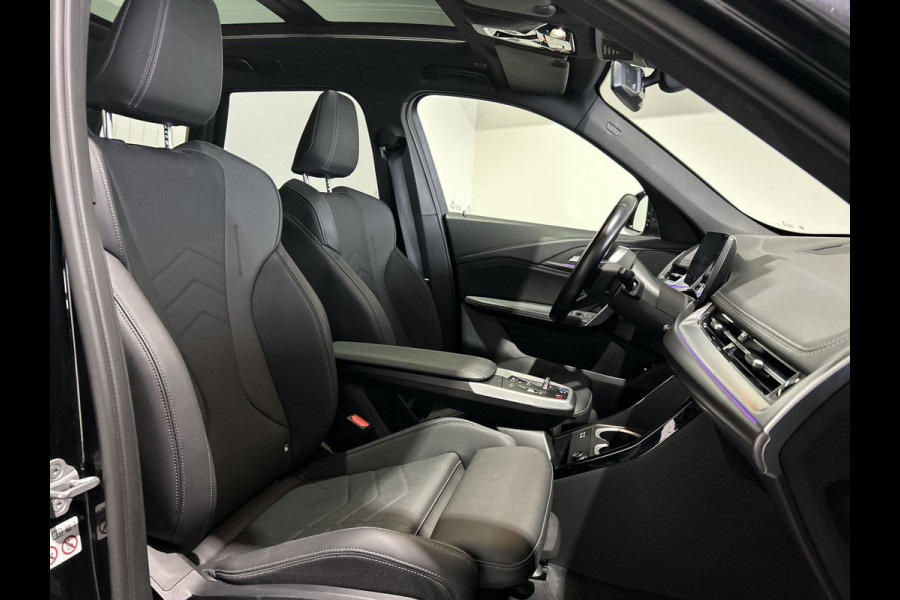 BMW iX1 xDrive30 67 kWh M Sport Edition | Panoramadak | Sportstoelen Soh (batterijcheck) Waarde 97,8 %