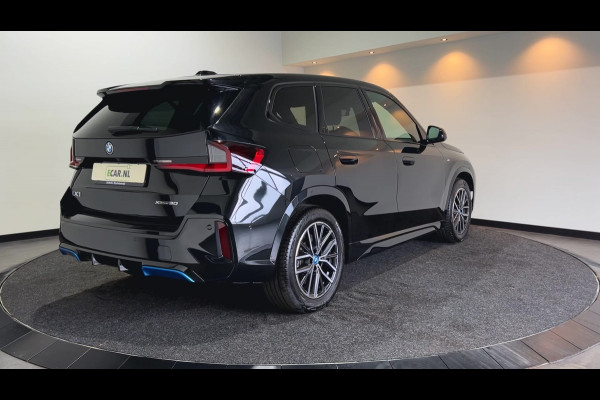 BMW iX1 xDrive30 67 kWh M Sport Edition | Panoramadak | Sportstoelen Soh (batterijcheck) Waarde 97,8 %