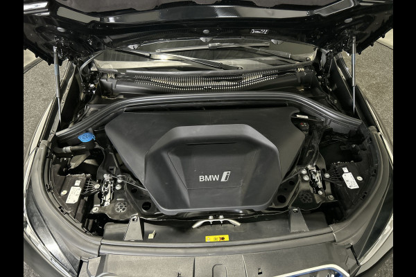 BMW iX1 xDrive30 67 kWh M Sport Edition | Panoramadak | Sportstoelen Soh (batterijcheck) Waarde 97,8 %