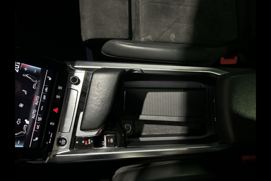 Audi e-tron Sportback 55 quattro Business edition Plus 95 kWh | Panoramadak } voorstoelen verwarmd Soh (batterijcheck) Waarde 91,0 %