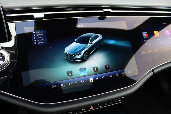 Mercedes-Benz E-Klasse 220 d AMG Line Premium+ | Hyperscreen | Luchtvering | Achterasbesturing | Distronic | Soft-Close | Burmester | Panoramadak | Surround Camera | HUD | Verwarmd Stuurwiel | 3D-Display |