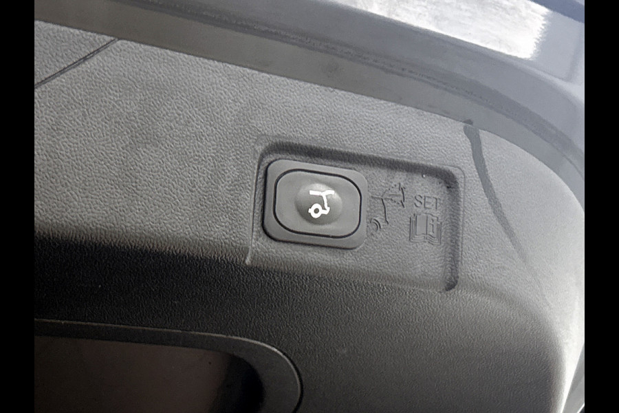 Ford Puma 1.0 EcoBoost 125PK Hybrid Titanium X / Stoel-Stuurverwarming / Pdc+Camera / Navigatie / Airco-ecc./ Radio multimedia /