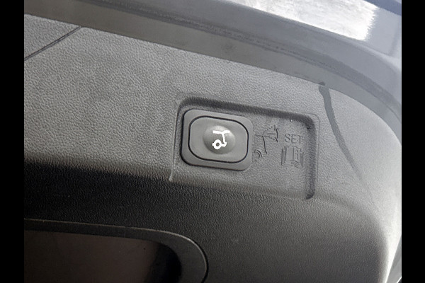 Ford Puma 1.0 EcoBoost 125PK Hybrid Titanium X / Stoel-Stuurverwarming / Pdc+Camera / Navigatie / Airco-ecc./ Radio multimedia /