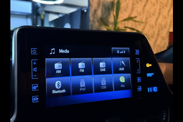 Toyota C-HR 1.2 Active Garantie StoelVW Adaptieve Cruise Navi Clima PDC Dab Lane Rijklaar