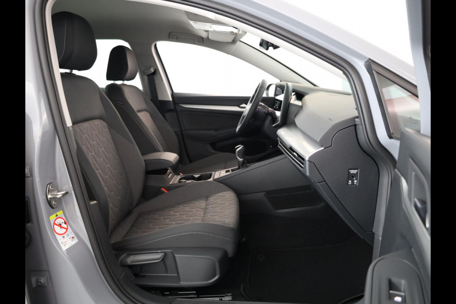 Volkswagen Golf variant Life Edition 1.5 TSI 116 pk Hand. | 18" LM | Stoel & stuurverwarming | Climatronic |