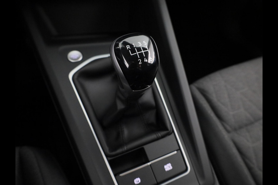 Volkswagen Golf Life Edition 1.5 TSI 116 pk | 18" velgen | Achteruitrij camera | Navigatie | ACC