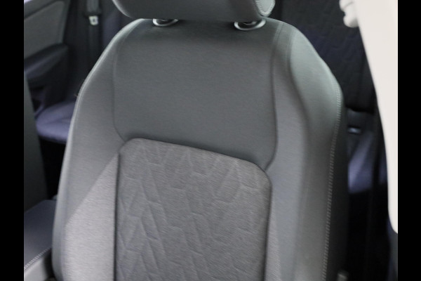 Volkswagen Golf Life Edition 1.5 TSI 116 pk | 18" velgen | Achteruitrij camera | Navigatie | ACC