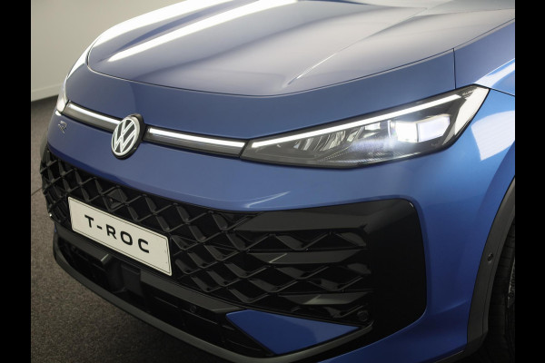 Volkswagen T-Roc R-Line First Edition 1.5 eTSI 110 kW / 150 PK SUV | Panoramaschuif-kanteldak | Assistance Pakket | Trekhaak | Black Style Pakket | Koplampverlichting matrix-led (IQ.LIGHT) | Elek. achterklep | Zwart dak