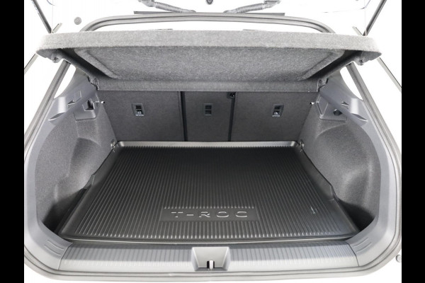 Volkswagen T-Roc Life First Edition 1.5 eTSI 85 kW / 116 PK SUV 7 v Achteruitrijcamera | CarPlay