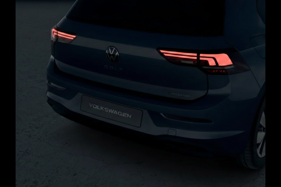 Volkswagen Golf Life Edition 1.5 eHybrid 204 PK | 17 "LM velgen | Stoel & Stuurverwarming | Camera |