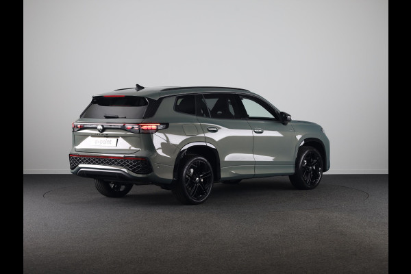 Volkswagen Tayron R-Line Edition 1.5 eHybrid 204 PK | Black Style | Trekhaak | Panoramadak |