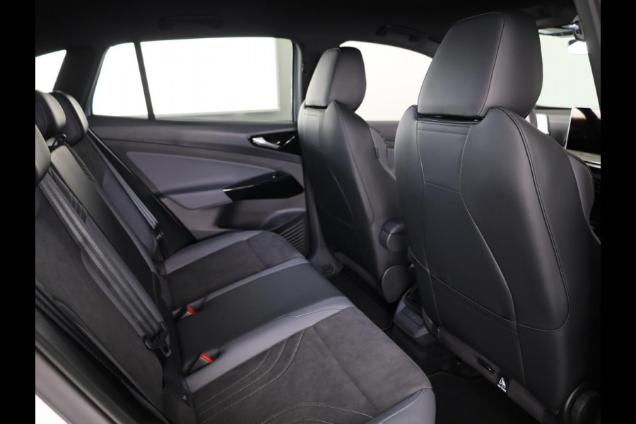 Volkswagen ID.4 Pro Limited Edition 77 kWh accu 286 PK | 19" LM | Black Edition | Stoel & Stuurverwarming |
