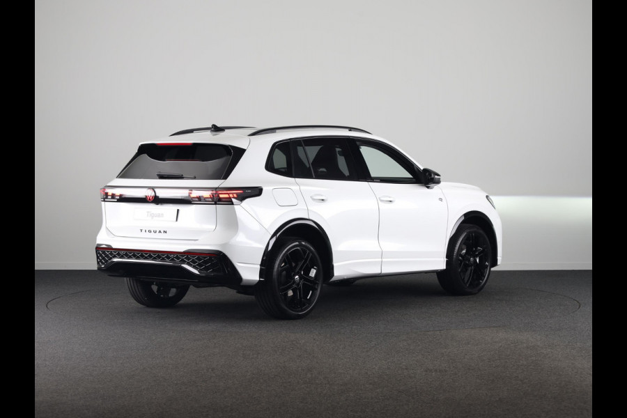 Volkswagen Tiguan R-Line Edition 1.5 eHybrid 150 kW / 204 PK SUV 6 v Panoramadak | Stoelverwarming | Trekhaak