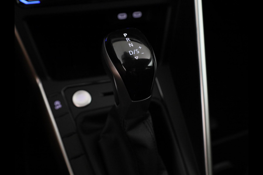 Volkswagen Taigo 1.0 TSI Life Edition 95 PK DSG | 17" LM | Climatronic | Parkeersensoren |