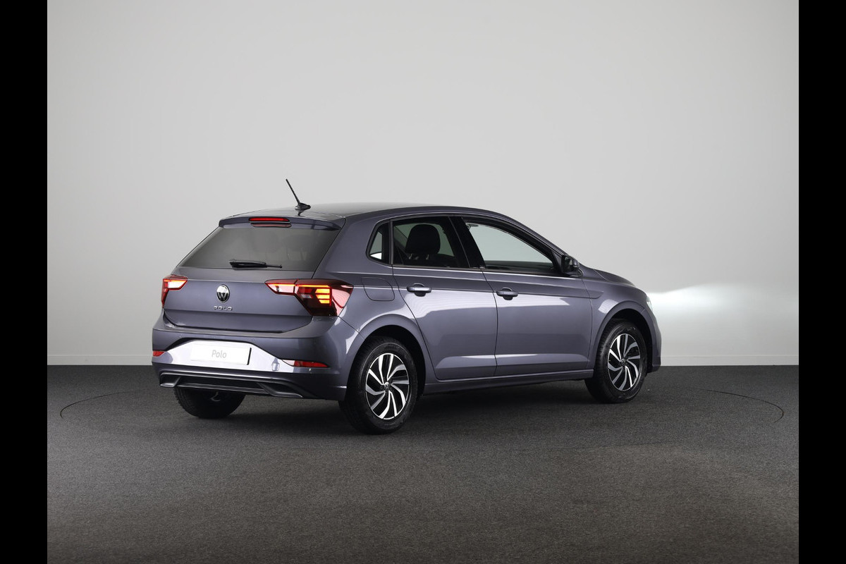 Volkswagen Polo GP Life Edition 1.0 95 pk 5 versn. Hand | 15" LM | Stoelverwarming | Camera |