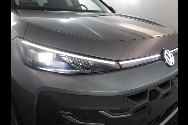 Volkswagen T-Roc Style First Edition 1.5 eTSI 85 kW / 116 PK SUV 7 | Assistance Pakket | Trekhaak | Elek. achterklep |  Velgen 'Vancouver', 19 inch lichtmetaal | Zwart dak