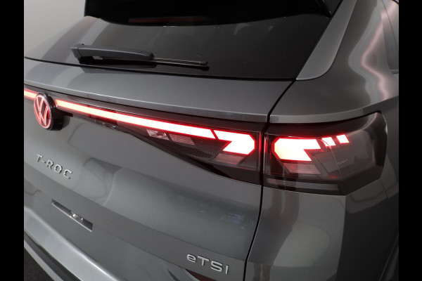 Volkswagen T-Roc Style First Edition 1.5 eTSI 85 kW / 116 PK SUV 7 | Assistance Pakket | Trekhaak | Elek. achterklep |  Velgen 'Vancouver', 19 inch lichtmetaal | Zwart dak