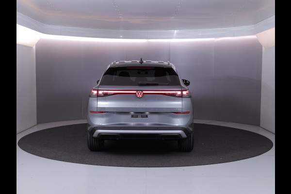 Volkswagen T-Roc Style First Edition 1.5 eTSI 85 kW / 116 PK SUV 7 | Assistance Pakket | Trekhaak | Elek. achterklep |  Velgen 'Vancouver', 19 inch lichtmetaal | Zwart dak