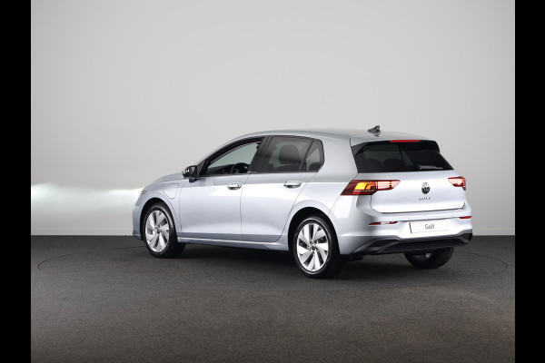 Volkswagen Golf Life Edition 1.5 eHybrid 204 PK | 17 "LM velgen | Stoel & Stuurverwarming | Camera |