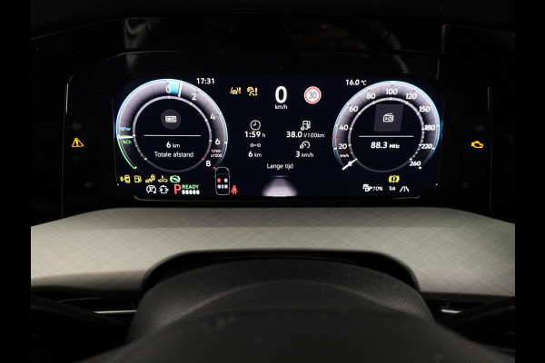 Volkswagen Golf Life Edition 1.5 eHybrid 204 PK | 17 "LM velgen | Stoel & Stuurverwarming | Camera |