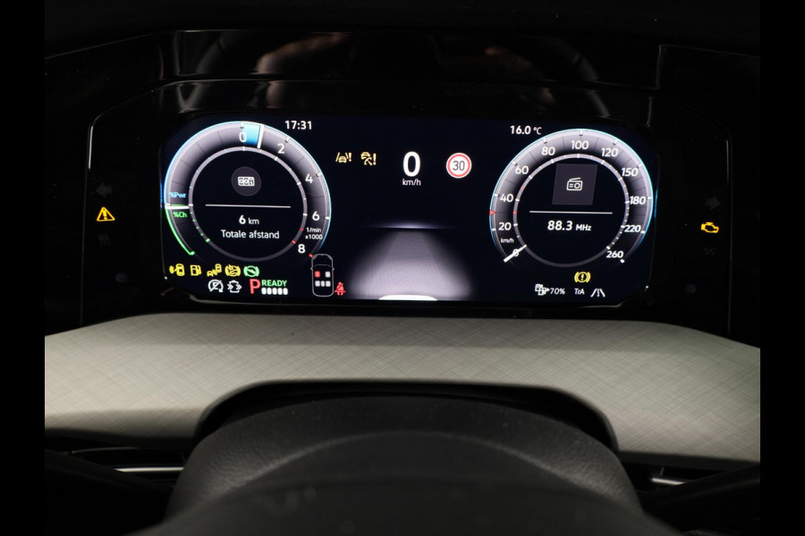 Volkswagen Golf Life Edition 1.5 eHybrid 204 PK | 17 "LM velgen | Stoel & Stuurverwarming | Camera |