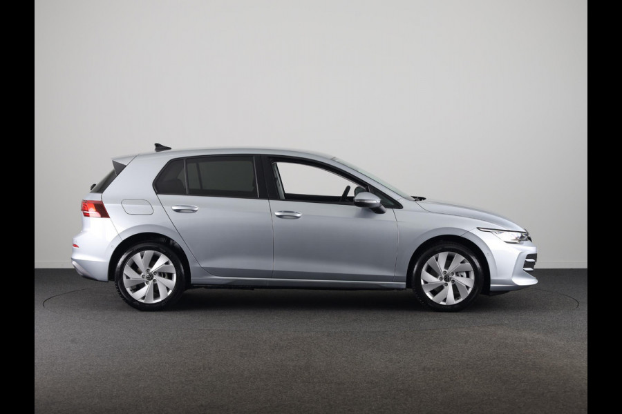 Volkswagen Golf Life Edition 1.5 eHybrid 204 PK | 17 "LM velgen | Stoel & Stuurverwarming | Camera |