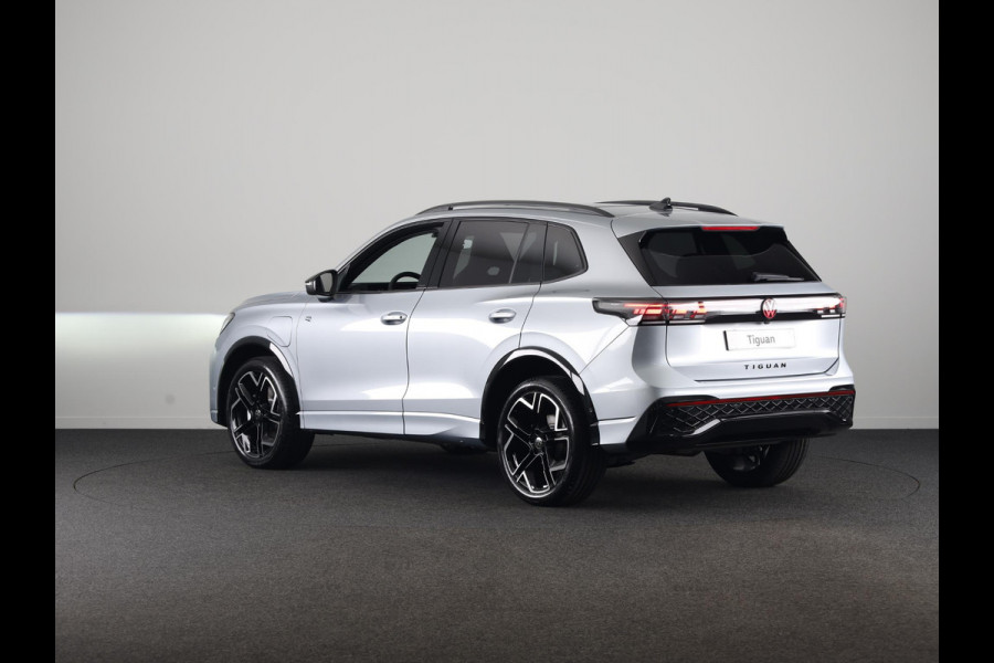 Volkswagen Tiguan R-Line Edition 1.5 eHybrid 204 PK DSG | 20" LM | Black Style | Stoel & stuurverwarming |  Trekhaak |