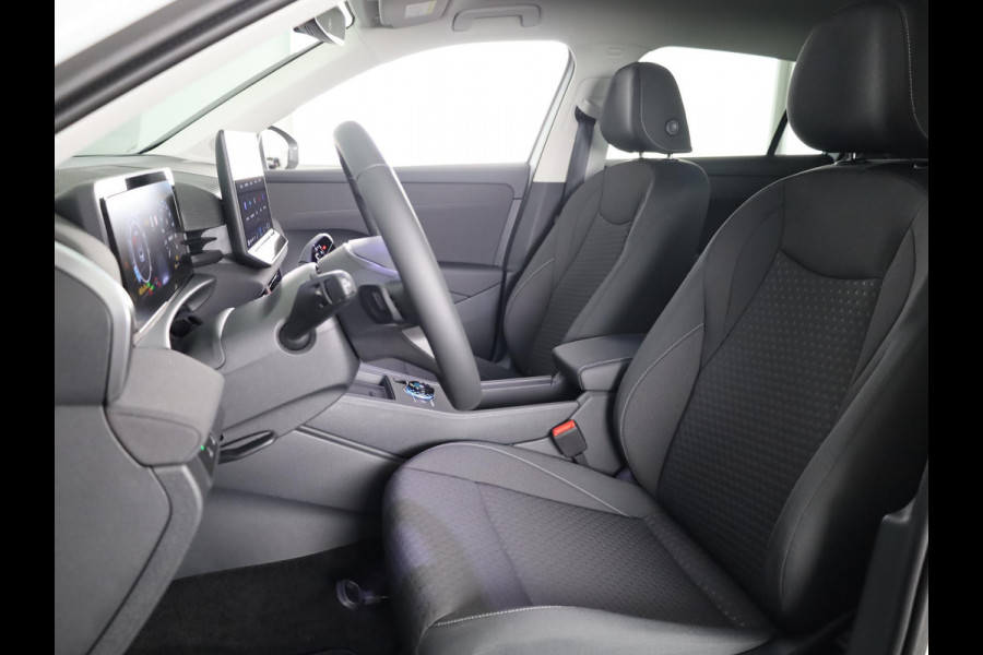 Volkswagen T-Roc Life First Edition 1.5 eTSI 85 kW / 116 PK SUV 7 v Achteruitrijcamera | CarPlay