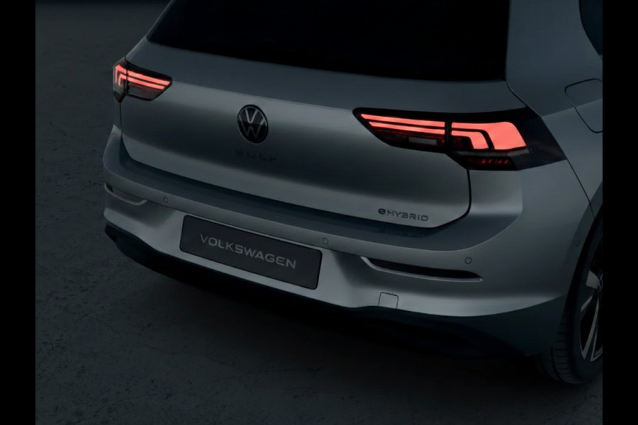 Volkswagen Golf Life Edition 1.5 eHybrid 204 PK | 18 "LM velgen | Stoel & Stuurverwarming | Camera |