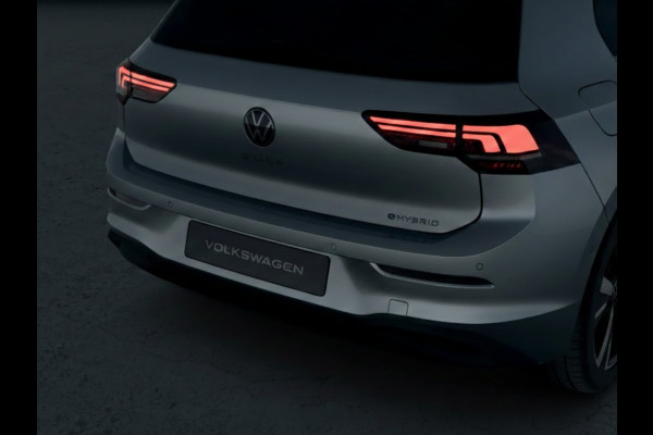 Volkswagen Golf Life Edition 1.5 eHybrid 204 PK | 18 "LM velgen | Stoel & Stuurverwarming | Camera |