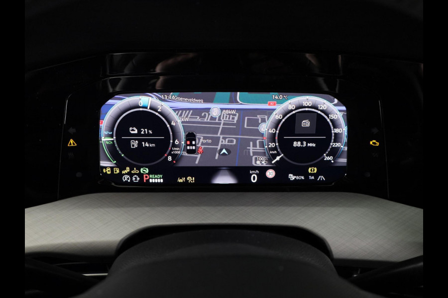 Volkswagen Golf Life Edition 1.5 eHybrid 204 PK | 17 "LM velgen | Stoel & Stuurverwarming | Camera |