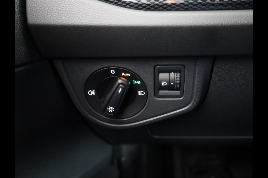 Volkswagen Polo GP Life Edition 1.0 95 pk 5 versn. Hand | 15" LM | Stoelverwarming | Camera |