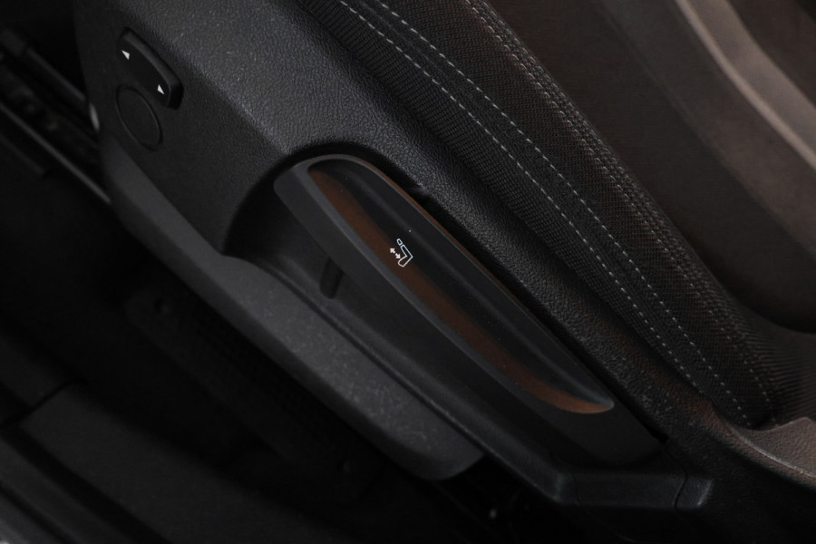 BMW X1 sDrive18d High Executive Automaat, Panorama dak, Navigatie