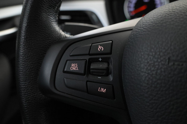 BMW X1 sDrive18d High Executive Automaat, Panorama dak, Navigatie