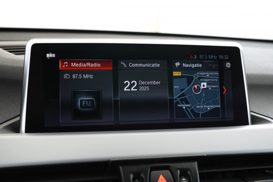 BMW X1 sDrive18d High Executive Automaat, Panorama dak, Navigatie