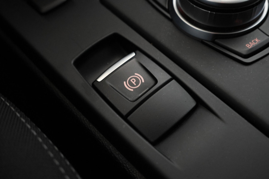 BMW X1 sDrive18d High Executive Automaat, Panorama dak, Navigatie