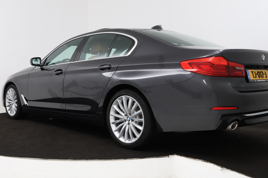 BMW 5 Serie 530i High Executive (PANORAMADAK, SFEERVERLICHTING, STOELVERWARMING/VENTILATIE, ELEKTR STOELEN)