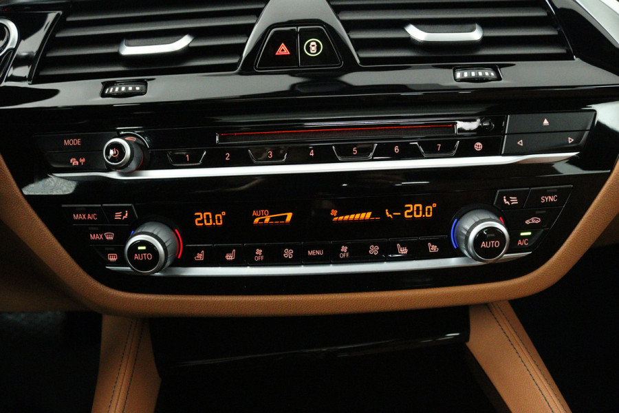 BMW 5 Serie 530i High Executive (PANORAMADAK, SFEERVERLICHTING, STOELVERWARMING/VENTILATIE, ELEKTR STOELEN)