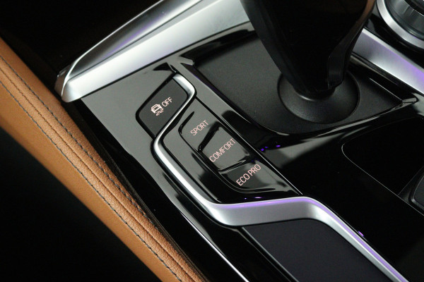 BMW 5 Serie 530i High Executive (PANORAMADAK, SFEERVERLICHTING, STOELVERWARMING/VENTILATIE, ELEKTR STOELEN)