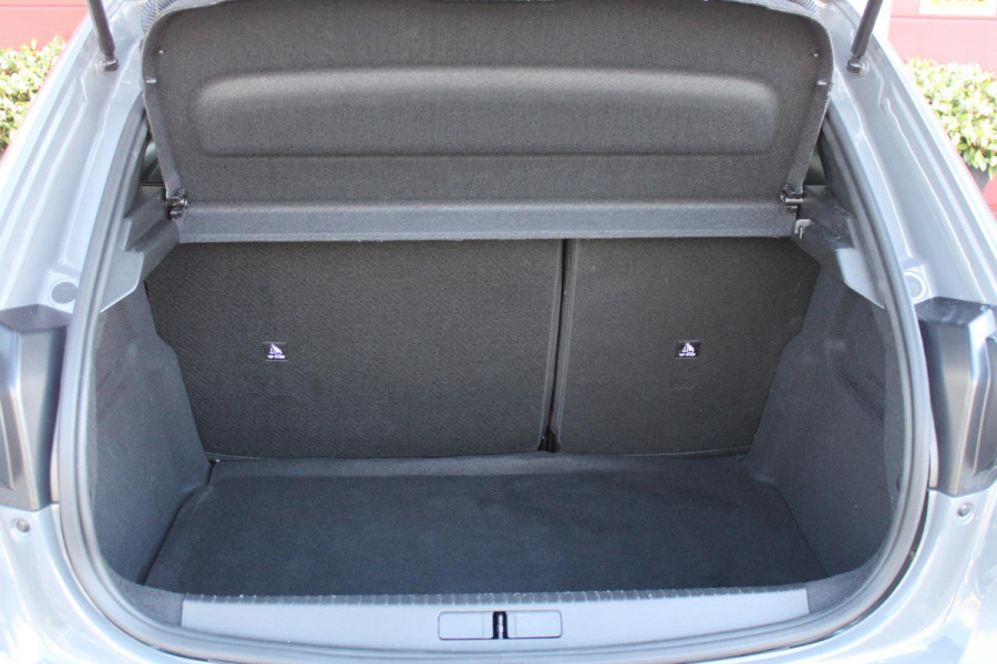 Peugeot 208 1.2 100PK ALLURE | PARKEERSENSOREN VOOR + ACHTER | DRAADLOZE APPLE CARPLAY/ANDROID AUTO | CRUISE CONTROL | DAB+ RADIO | CLIMATE CONTROL | LED KOPLAMPEN | LICHTMETALEN VELGEN 16" |