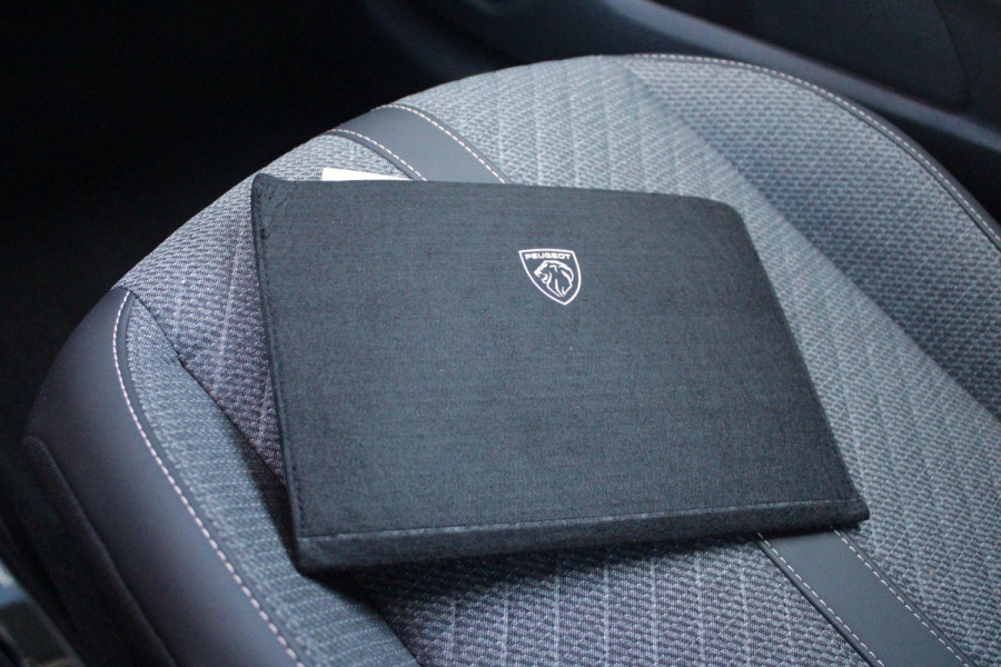 Peugeot 208 1.2 100PK ALLURE | PARKEERSENSOREN VOOR + ACHTER | DRAADLOZE APPLE CARPLAY/ANDROID AUTO | CRUISE CONTROL | DAB+ RADIO | CLIMATE CONTROL | LED KOPLAMPEN | LICHTMETALEN VELGEN 16" |