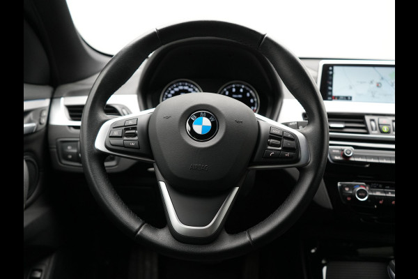 BMW X1 xDrive25e Sportline PHEV 221pk Dealer O.H. | Trekhaak Afn. | Camera | Adaptive LED | Hifi Sound | Sportstoelen Verwarmd | Sfeerverlichting | Apple Carplay | Navigatie | DAB | Cruise Control | Plug In Hybrid |